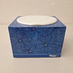 RARE Vintage 2004 KLEENEX Moist Cloths Tissue Box w/ Closing Top NEW (dry cloth)